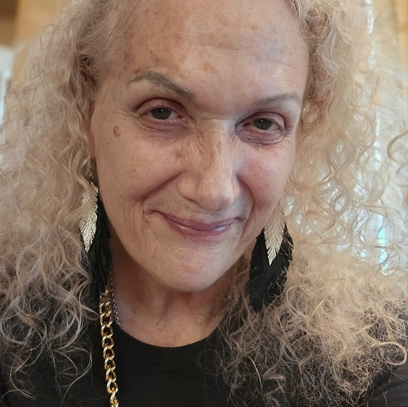 Meet your Posher, Julie - Picture 4 of 8